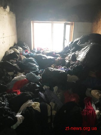 У Житомирі в будівлі у якій зберігали гуманітарну допомогу сталася пожежа