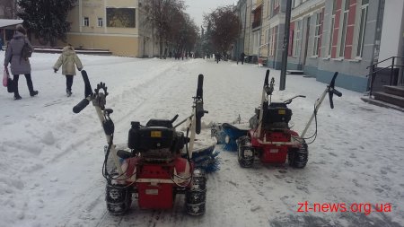 У Житомирі триває прибирання вулиць від снігу
