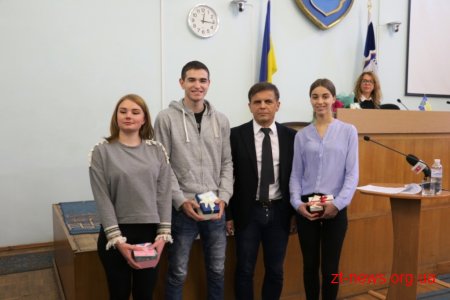 У Житомирі діти–сироти отримали ключі від 3-х квартир
