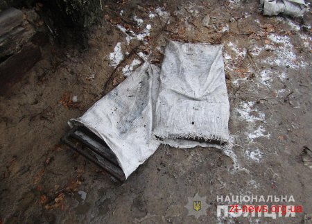 Поліцейські затримали жителя Новограда-Волинського за крадіжки каналізаційних решіток з автошляхів