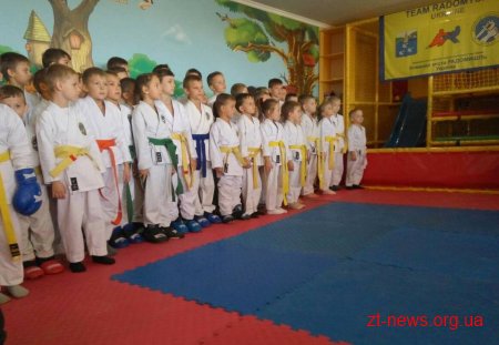 Змагання з футболу, семінари та навчальні заняття із самооборони проводять в рамках гранту від ОДА