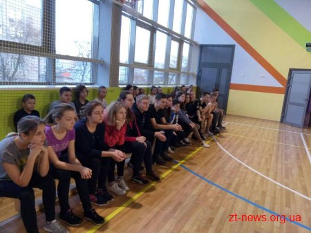 Змагання з футболу, семінари та навчальні заняття із самооборони проводять в рамках гранту від ОДА