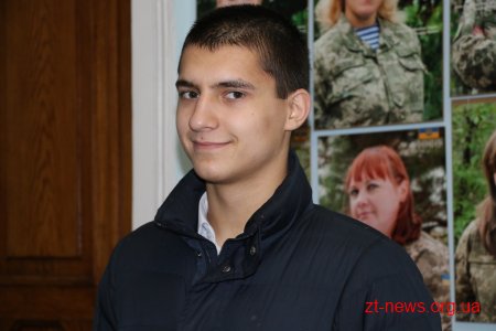 У міській раді триває фотовиставка «На захисті найдорожчого. Заради майбутнього»