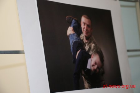 У міській раді триває фотовиставка «На захисті найдорожчого. Заради майбутнього»