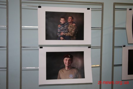 У міській раді триває фотовиставка «На захисті найдорожчого. Заради майбутнього»
