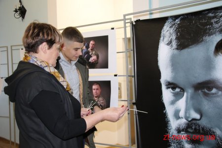 У міській раді триває фотовиставка «На захисті найдорожчого. Заради майбутнього»