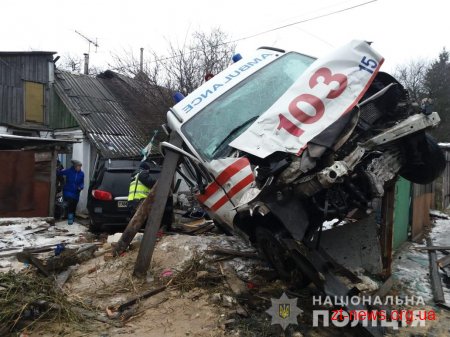 У Житомирі зіткнулися швидка і позашляховик: 7 людей травмовано