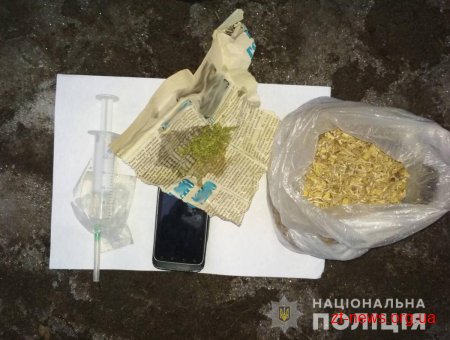 На Звягельщині працівники поліції вилучають наркотики у місцевих жителів