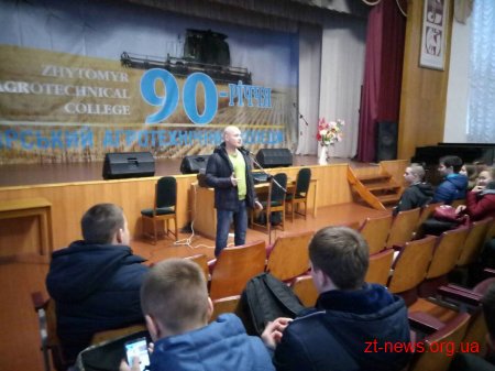 Студентів Житомирщини навчали прийомам самооборони у рамках гранту ОДА