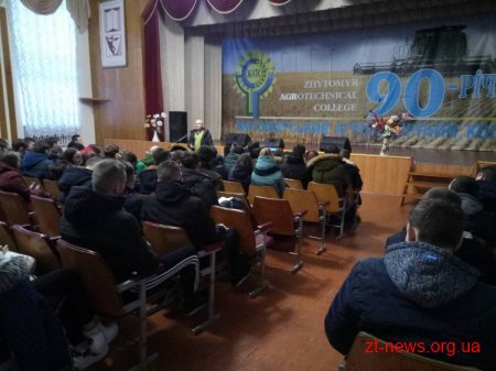 Студентів Житомирщини навчали прийомам самооборони у рамках гранту ОДА