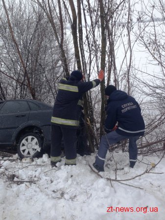 Упродовж доби рятувальники п’ять разів надавали допомогу водіям на автошляхах області