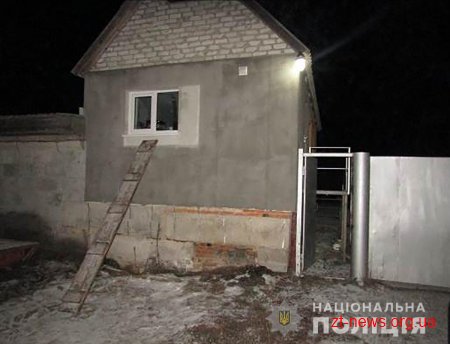На Житомирщині двоє молодиків вдерлися до оселі пенсіонерки та забрали техніку і гроші