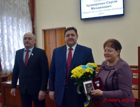 Передноворічна сесія обласної ради розпочалася із нагородження жителів області нагородами
