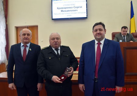 Передноворічна сесія обласної ради розпочалася із нагородження жителів області нагородами