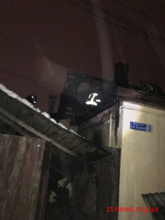 У Житомирі вогнеборці врятували від знищення вогнем приватний будинок на трьох господарів