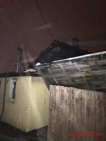 У Житомирі вогнеборці врятували від знищення вогнем приватний будинок на трьох господарів