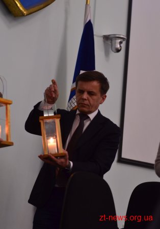 Пластуни привезли Вифлеємський вогонь миру до Житомирської міської ради