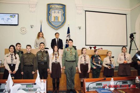 Пластуни привезли Вифлеємський вогонь миру до Житомирської міської ради