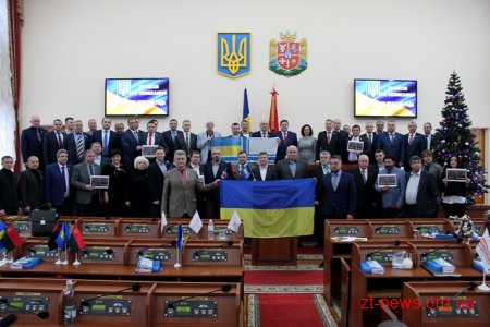Депутати Житомирської обласної ради флешмобом підтримали полонених українських військових моряків