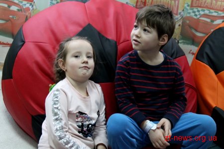Володимир Ширма привітав маленьких пацієнтів обласної дитячої лікарні