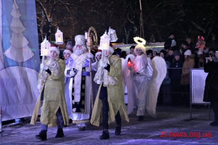 У Житомирі урочисто запалили ялинку