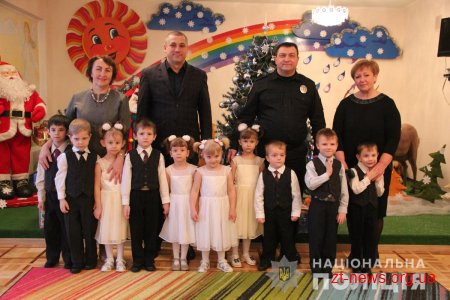 Житомирські поліцейські привітали вихованців дитячого будинку