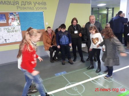 Житомирську гімназію №3 відвідали делегації з Грузії та Казахстану