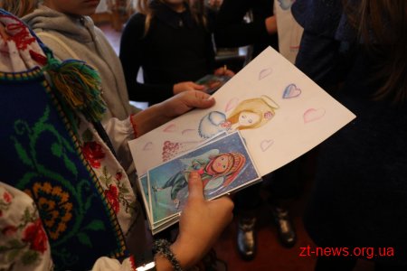Маленькі житомиряни власноруч створили обереги для воїнів