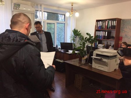 Двох посадовців фіскальної служби працівники СБУ викрили на хабарі