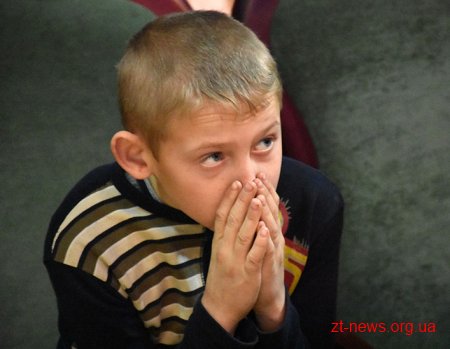 У День Святого Миколая відкрили новорічну ялинку для дітей області