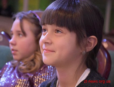 У День Святого Миколая відкрили новорічну ялинку для дітей області