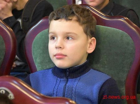 У День Святого Миколая відкрили новорічну ялинку для дітей області