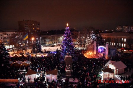 Як на Житомирщині запалювали новорічні ялинки