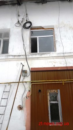 Двох людей фахівці ДСНС врятували під час пожежі в райспоживспілці у Андрушівці