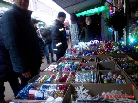 У Коростені рятувальники провели рейд по точках реалізації піротехніки