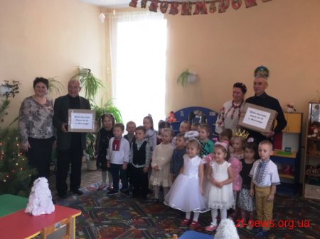 Діти вогнеборців та малюки, які мешкають у радіаційно-забруднених зонах, отримали новорічні подарунки