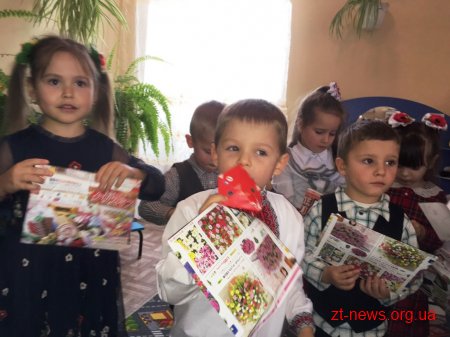 Діти вогнеборців та малюки, які мешкають у радіаційно-забруднених зонах, отримали новорічні подарунки