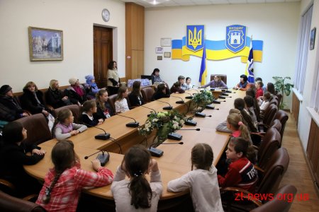 В рамках акції «Янголи для воїнів» подяками відзначили вихованців музичної школи №1