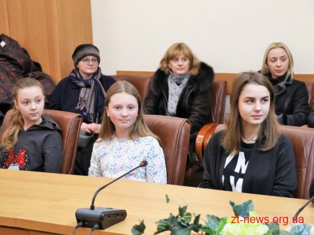 В рамках акції «Янголи для воїнів» подяками відзначили вихованців музичної школи №1