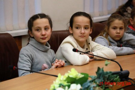 В рамках акції «Янголи для воїнів» подяками відзначили вихованців музичної школи №1