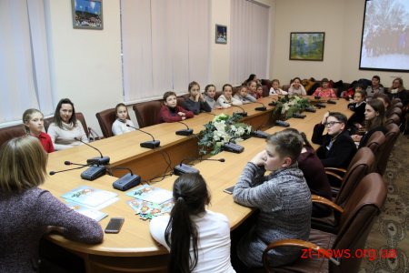 В рамках акції «Янголи для воїнів» подяками відзначили вихованців музичної школи №1
