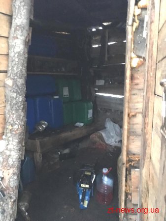 На узбіччі автодороги Київ-Ковель правоохоронці виявили нелегальну заправку