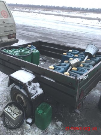 На узбіччі автодороги Київ-Ковель правоохоронці виявили нелегальну заправку