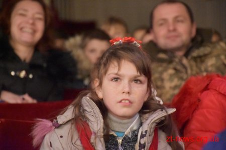 Для 800 дітей з Житомирщини влаштували свято у драмтеатрі