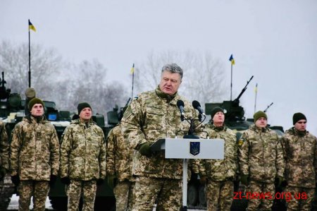 Президент Петро Порошенко на Житомирщині передав техніку військовим