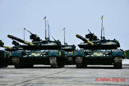 Президент Петро Порошенко на Житомирщині передав техніку військовим