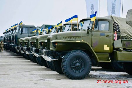 Президент Петро Порошенко на Житомирщині передав техніку військовим