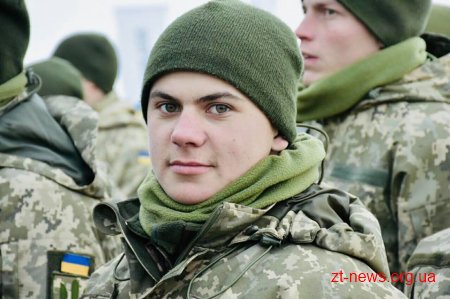 Президент Петро Порошенко на Житомирщині передав техніку військовим