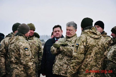 Президент Петро Порошенко на Житомирщині передав техніку військовим
