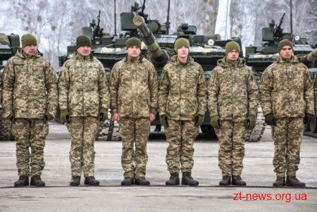 Президент Петро Порошенко на Житомирщині передав техніку військовим